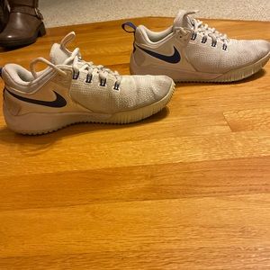 White Nike women’s shoes